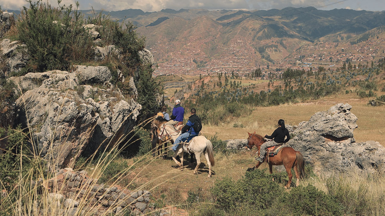 Cabalgata en Cusco cuatro lugares arqueologicos